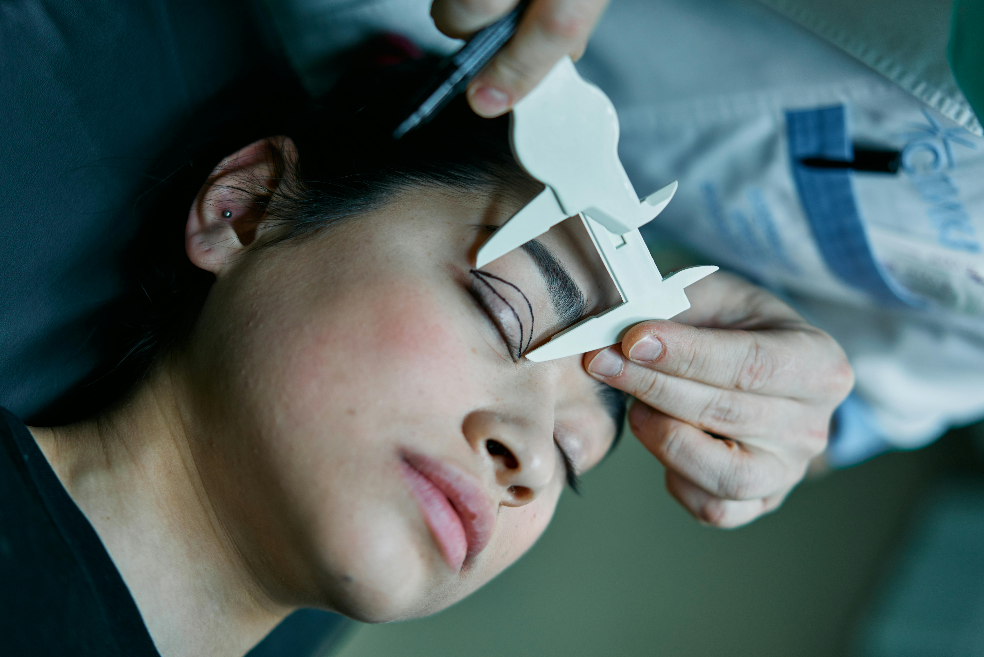 Eyelid Surgery in Toronto for Refreshed, Camera-Ready Eyes