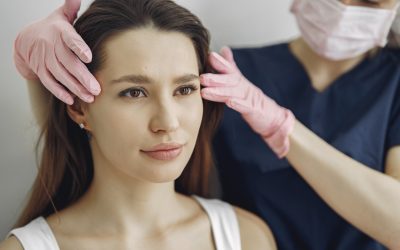Evaluating Eyelid Surgery in Toronto for Early Signs of Aging